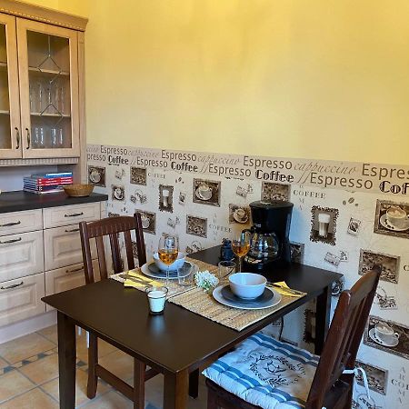 Exklusive Ferienwohnungen Im Gutshaus Viezen Bernitt Esterno foto