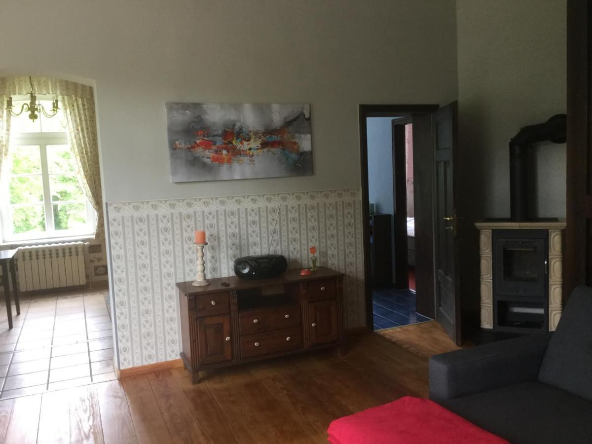 Exklusive Ferienwohnungen Im Gutshaus Viezen Bernitt Esterno foto