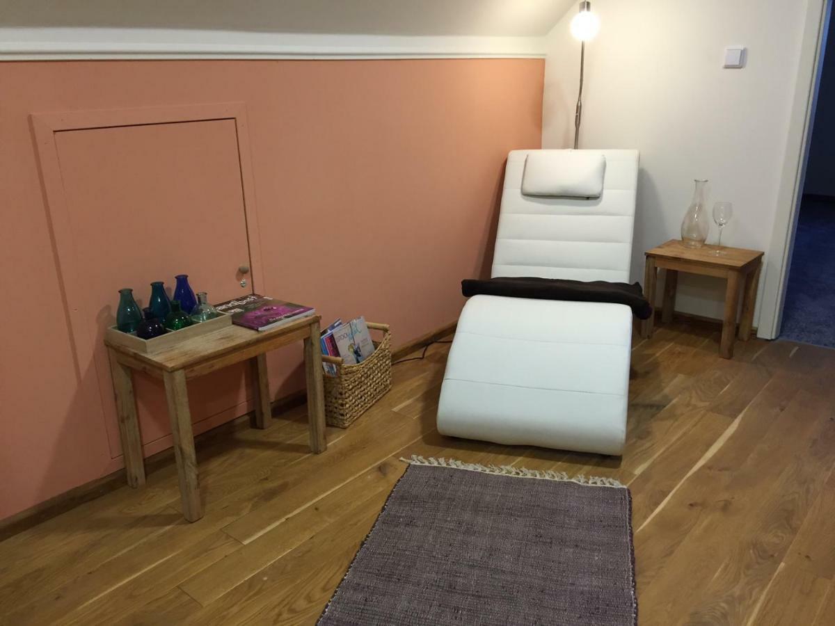 Exklusive Ferienwohnungen Im Gutshaus Viezen Bernitt Esterno foto