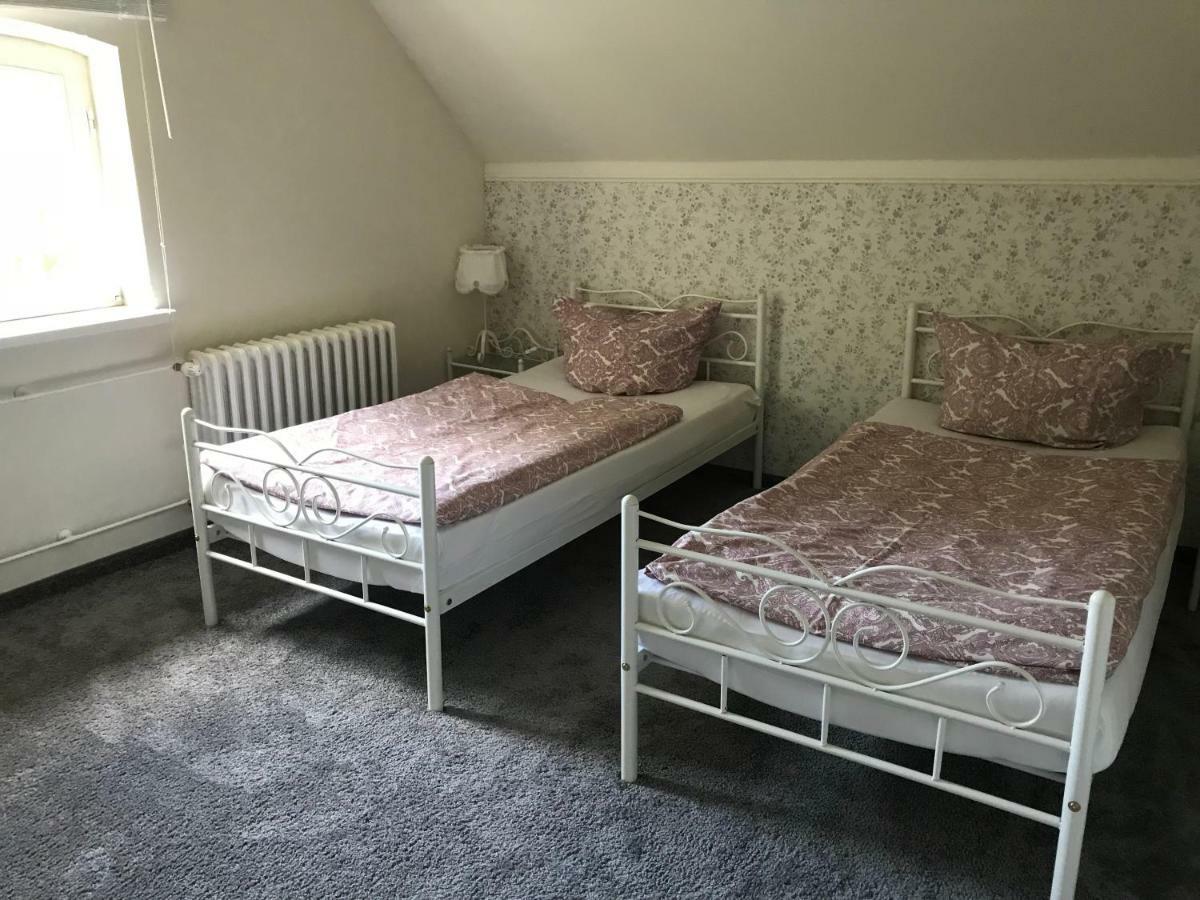 Exklusive Ferienwohnungen Im Gutshaus Viezen Bernitt Esterno foto