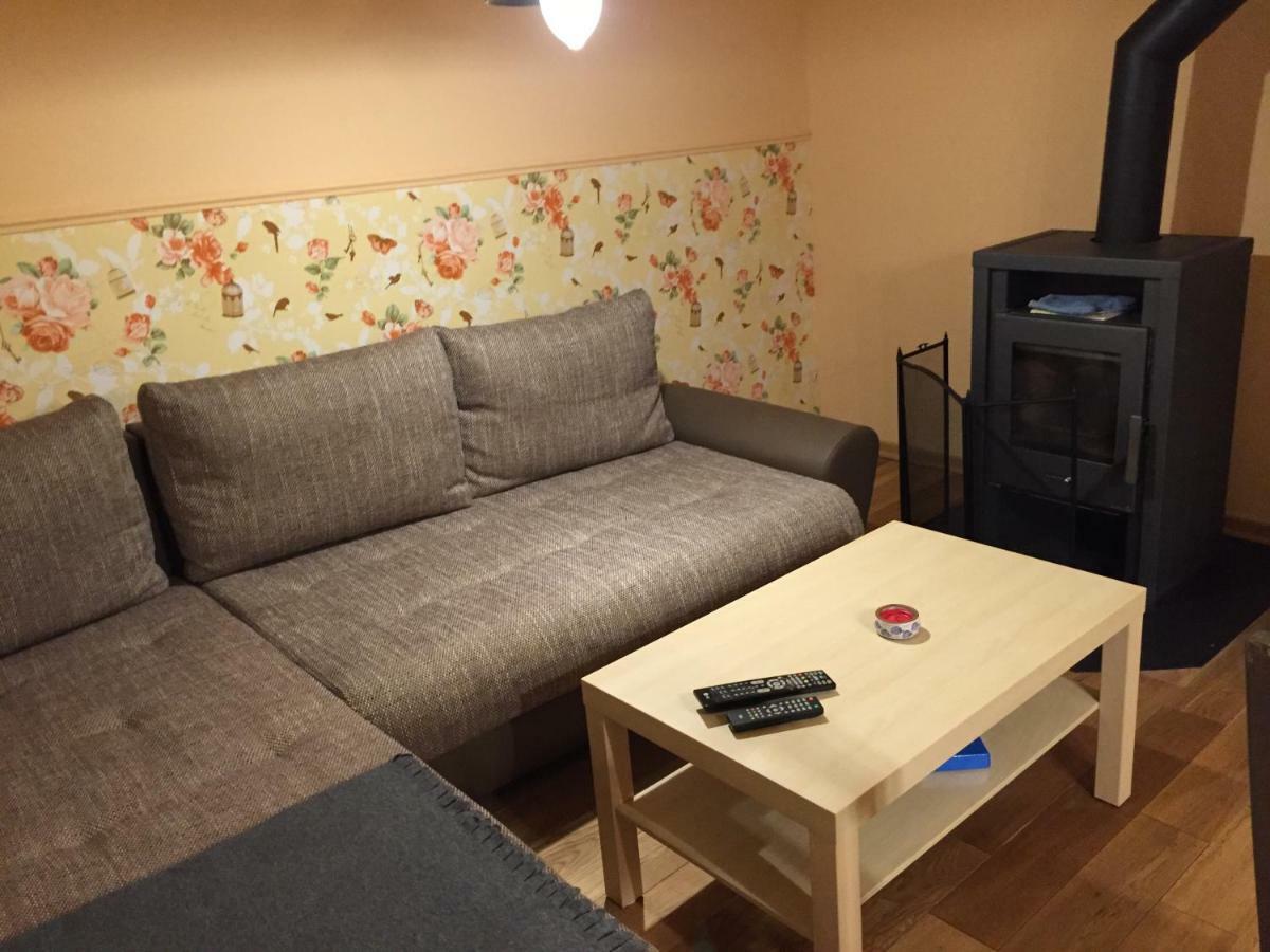 Exklusive Ferienwohnungen Im Gutshaus Viezen Bernitt Esterno foto