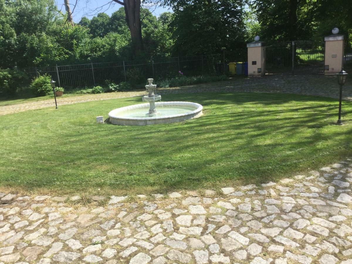 Exklusive Ferienwohnungen Im Gutshaus Viezen Bernitt Esterno foto
